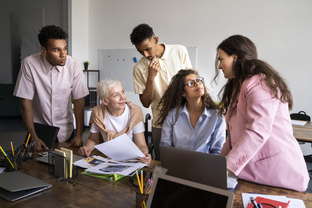 Personas Plano Medio Trabajando Juntas